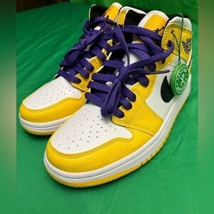 Jordan 1 Mid SE Lakers- Women Size 6.5